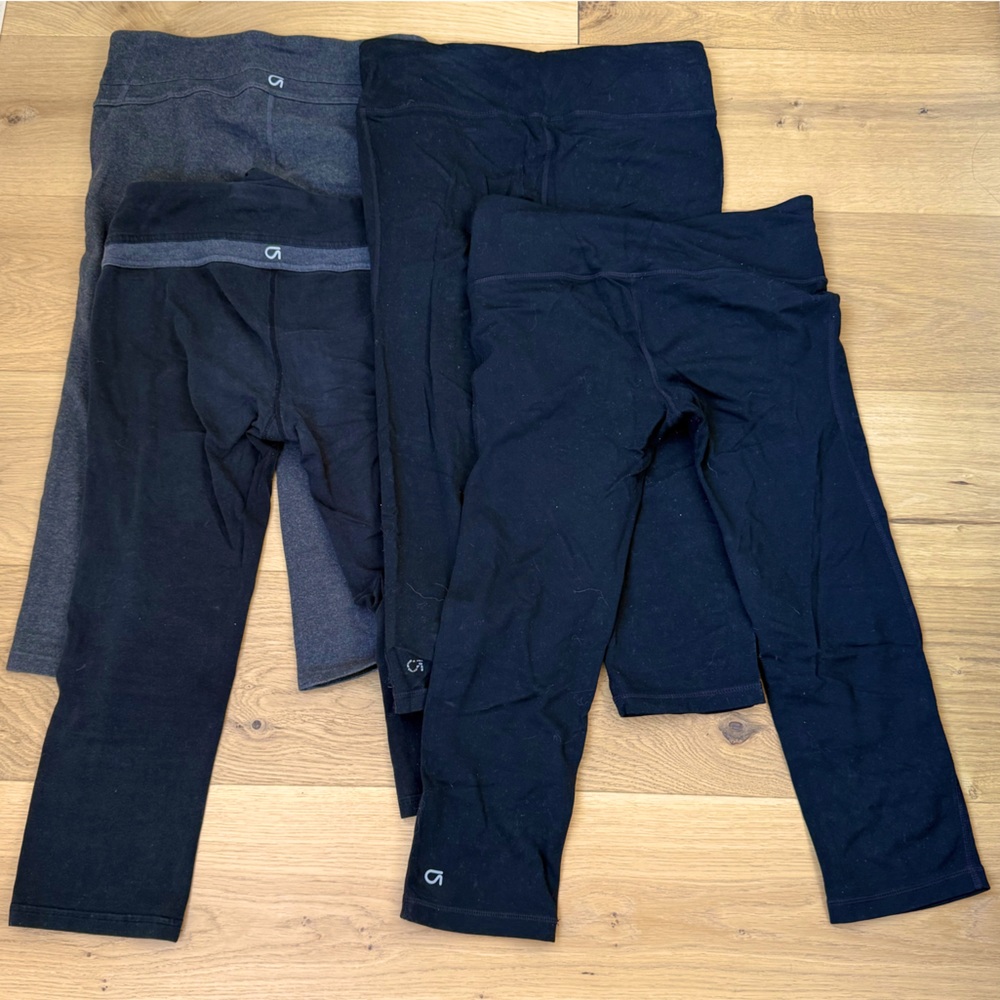 Bundle of 4 Gap fit capri leggings - size S
